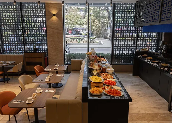Novotel Centro Historico Hotel 4*