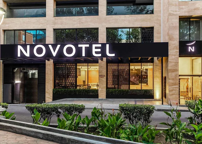 ホテル Novotel Centro Historico 4*